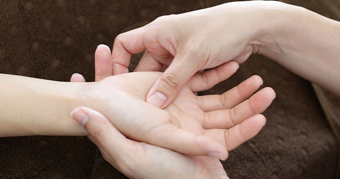 ハンドマッサージのイメージ